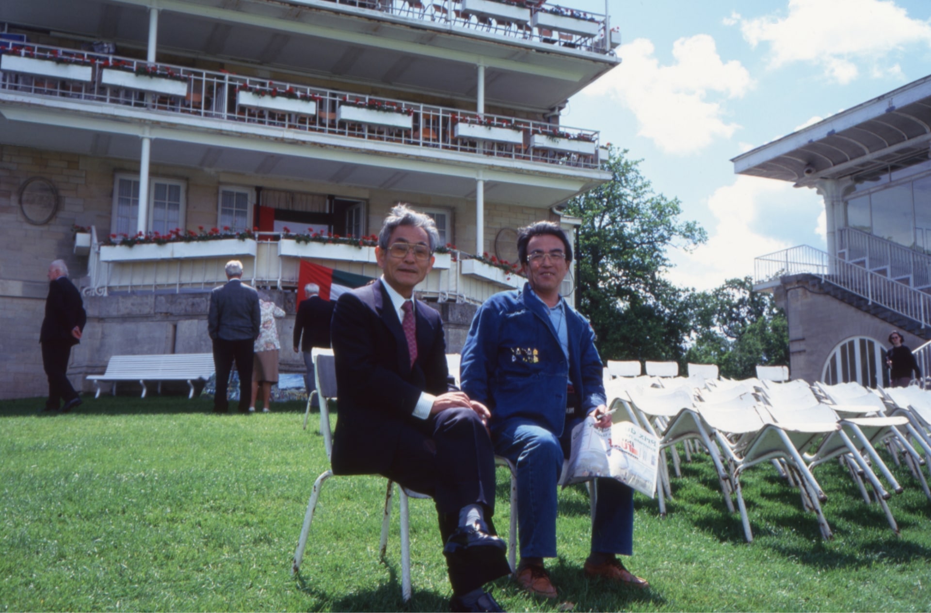 野平祐二(左) ロンシャン競馬場